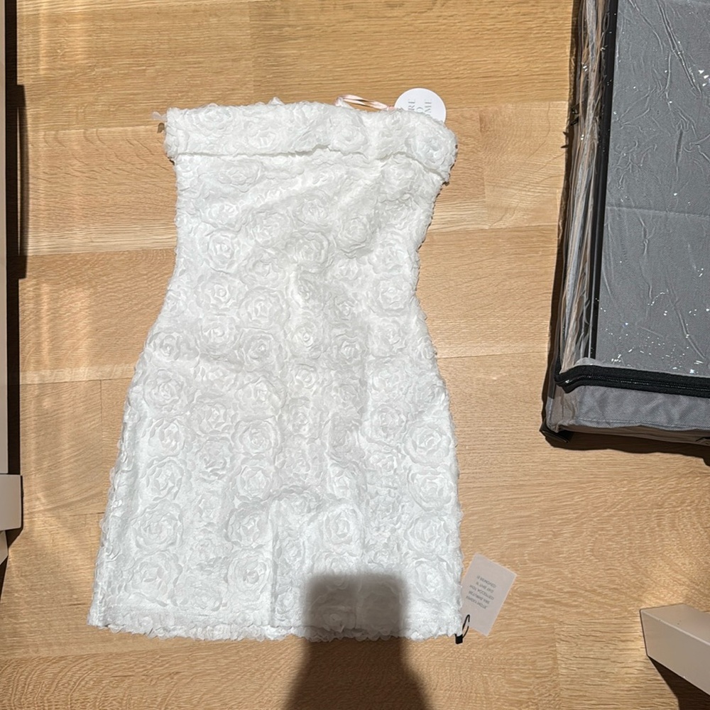 UNWT WHITE MORE TO COME ROSALIA MINI DRESS - Picture 2 of 4